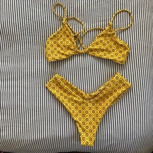 Skatie Bikini Set - Sarah Top Size M and Mandi Bottom size S in Kauai print